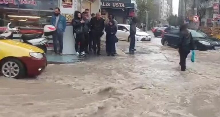 kenti-saganak-vurdu-cadde-ve-sokaklar-gole-dondu-C5nWBZkD.jpg