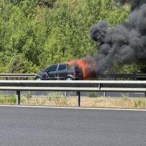 anadolu otoyolunda seyir halindeki arac kule dondu TtvQnejk