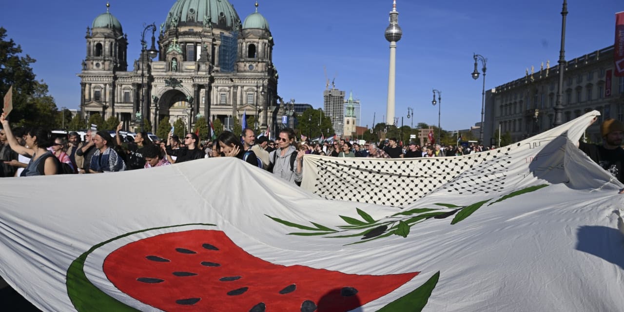 almanyada filistine destek yuruyusu 100 bin kisi katildi xRkSCemD