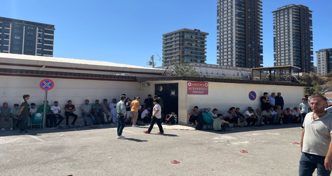 kanala devrilen otomobildeki baba ile oglu oldu D6X5vBqU