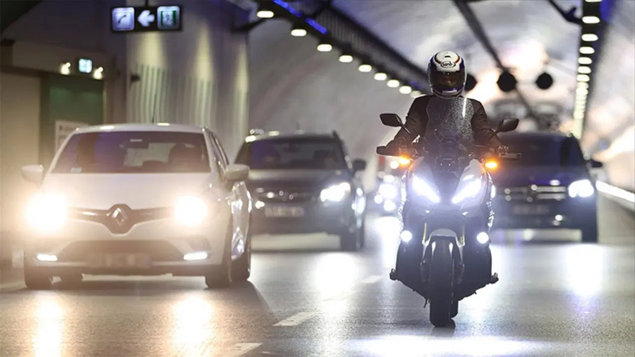 motosiklet suruculeri dikkat trafikte yeni zorunluluk yolda ZpT44aYx