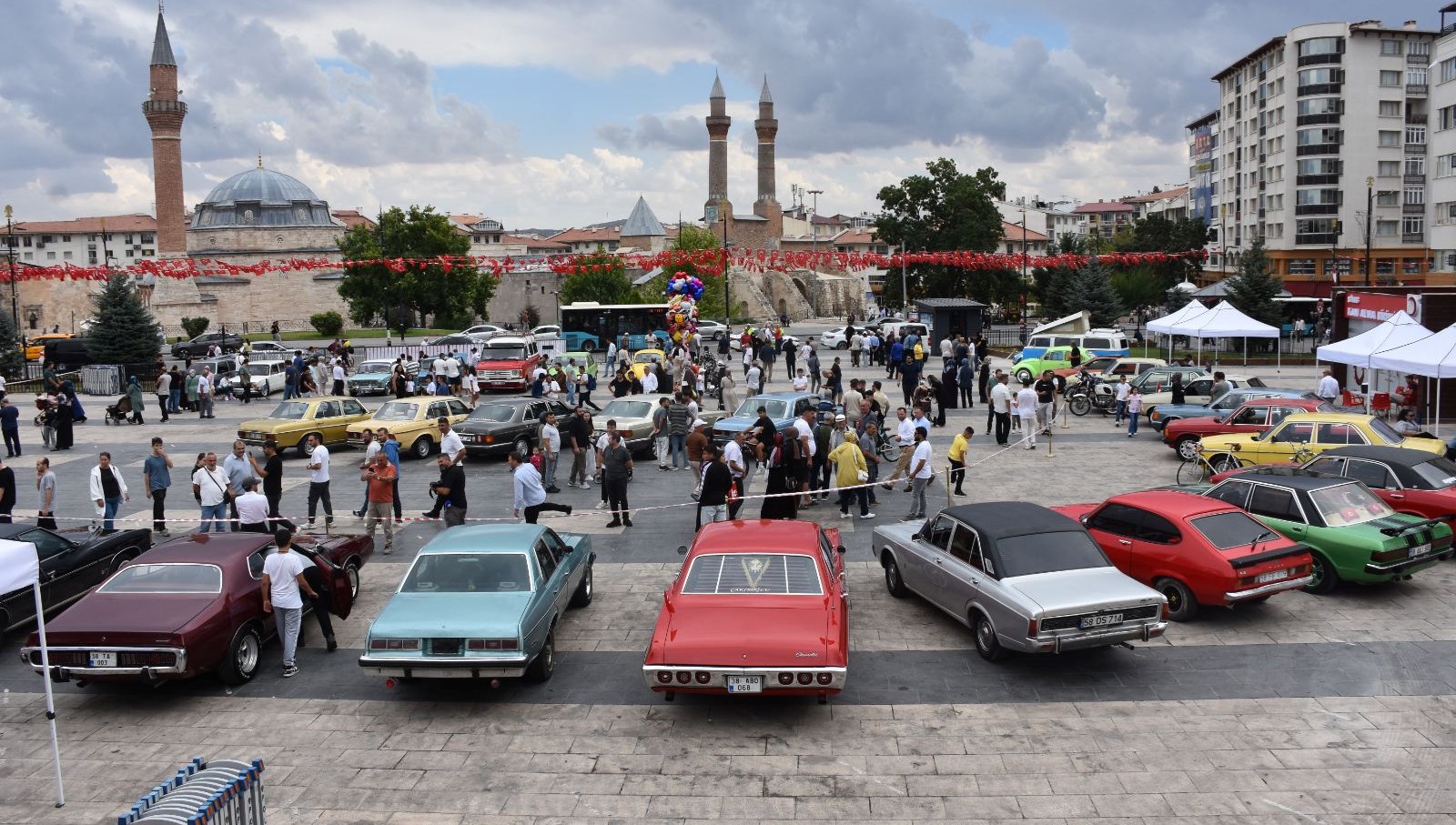 sivasta klasik otomobil fuari acildi kwlblift