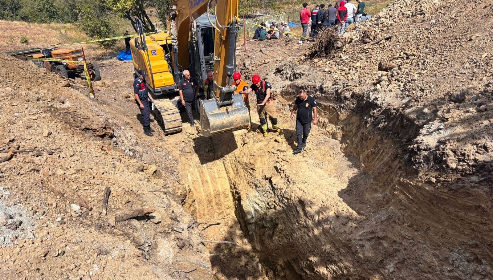 su kuyusu acmaya calisan 2 ciftci toprak altinda kaldi Rnnukk95