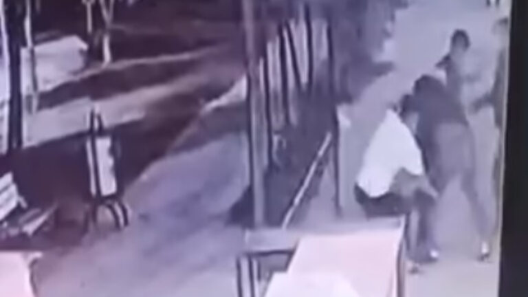 adanada dehset anlari 3 lise ogrencisini dovup bicakladilar 7dtN5IMm.jpg