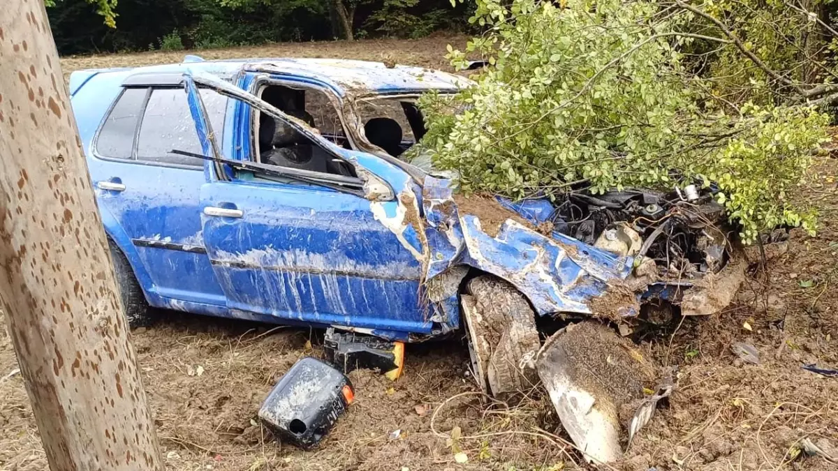 boluda yagmur sonrasi kontrolden cikan otomobil tarlaya uctu LSMFFxOT.jpg