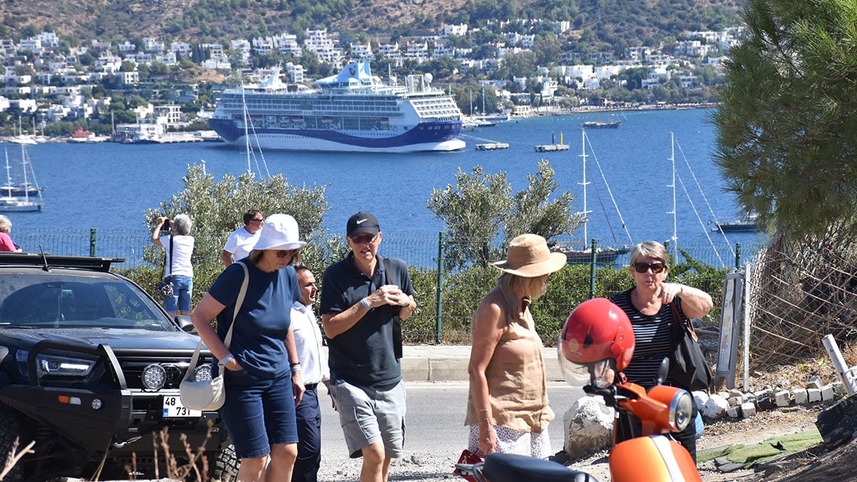 marella discovery 2 bodruma yuzlerce turist indirdi 7ta4UqxW