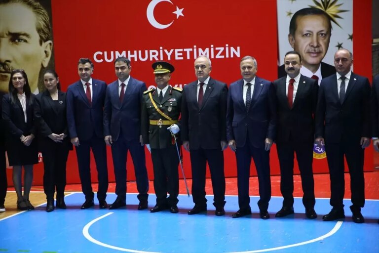 trabzon ve cevre illerde cumhuriyetin 102 yil donumu kutlandi LRNQWTia.jpg