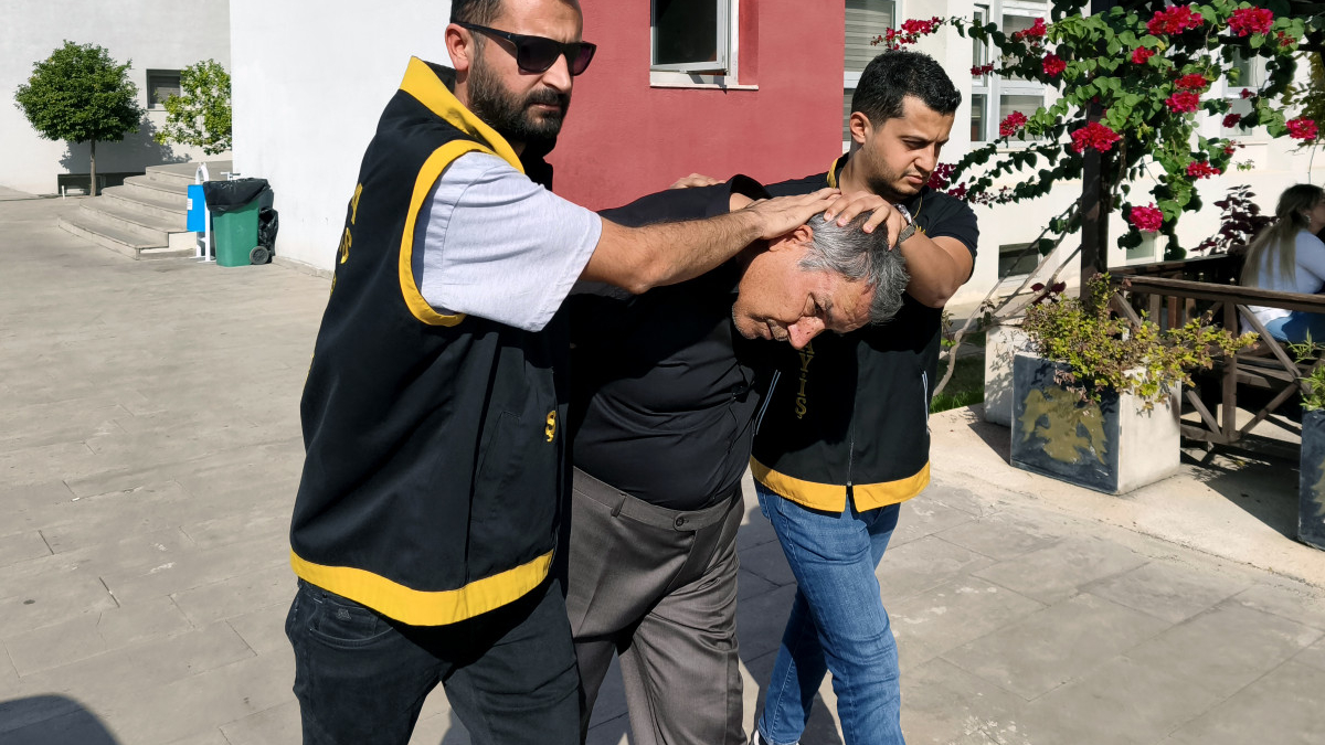 adanada otomobilin lastigi patlayinca cinayet suphelisi yakalandi z5l6lvK5.jpg