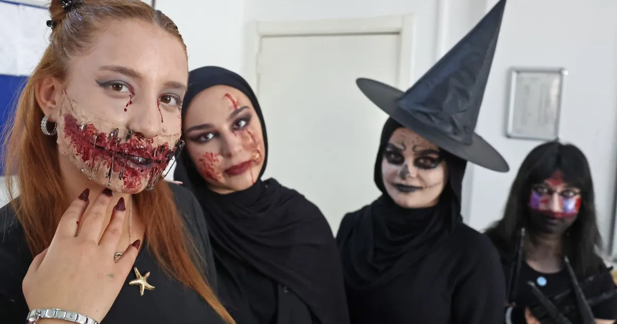 antalyada atabem kursiyerlerden korku filmi makyaji m5k7HO41.webp