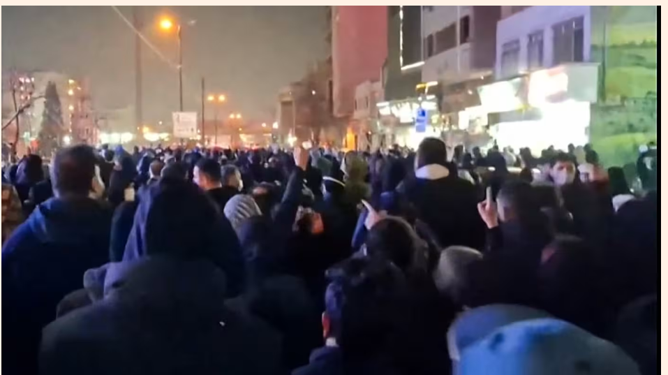İran'daki Kanlı Protestolar: Sokaklar Huzursuz, Öfke Sakinlemiş Değil