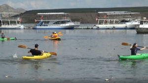 akademisyen-ve-ogrenciler-suya-indi-bir-yani-tarih-bir-yani-spor-mesAh8CS