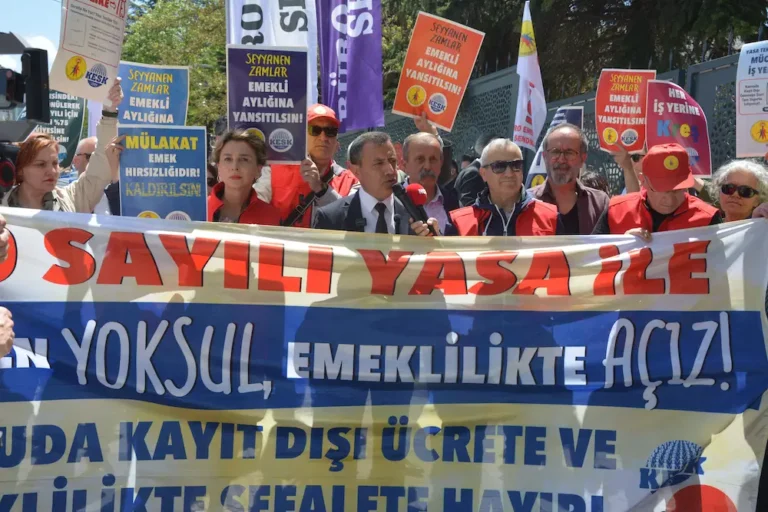 emekciler-bakanlik-onunden-seslendi-taleplerimizi-gormezden-gelmenin-bedelini-secim-sandiklarinda-odeyeceksiniz-jqJjsBKE